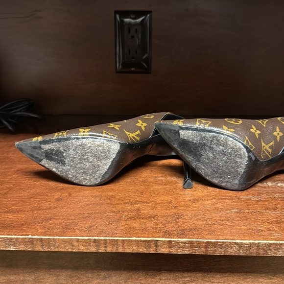 Louis Vuitton heels - Picture 2 of 4